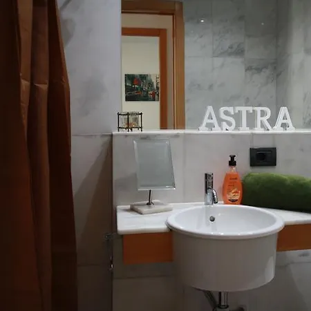 Astra לינה וארוחת בוקר