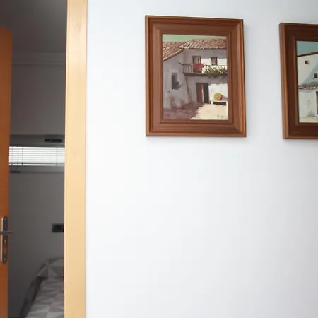 Astra Bed & Breakfast *